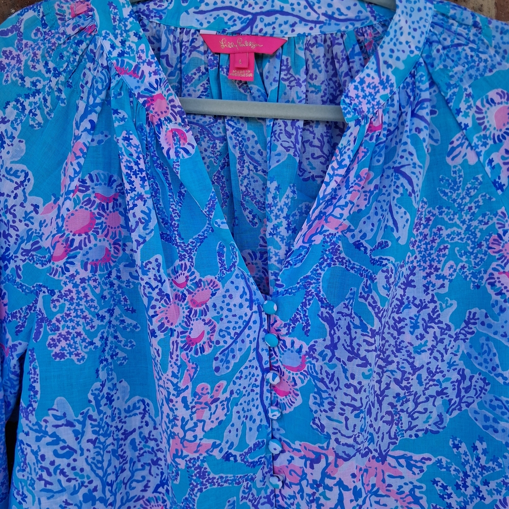 💮 Lilly Pulitzer Blue Pink Coral Print Button Down Blouse L 100% Cotton Flowy - Picture 4 of 10